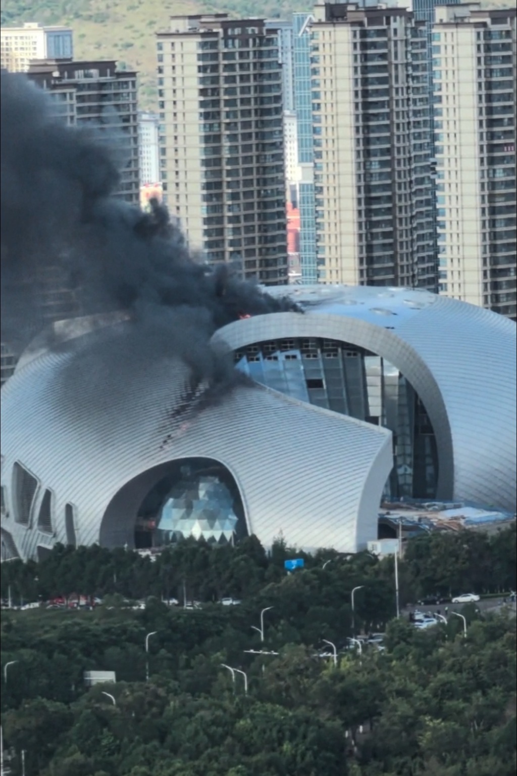 云南省科技馆在建新馆明火已扑灭：正调查起火原因和损失情况