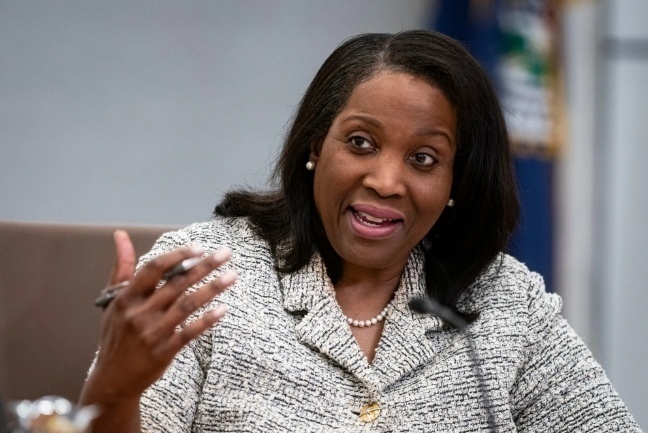 美最高法院阻止特朗普解雇美联储理事库克